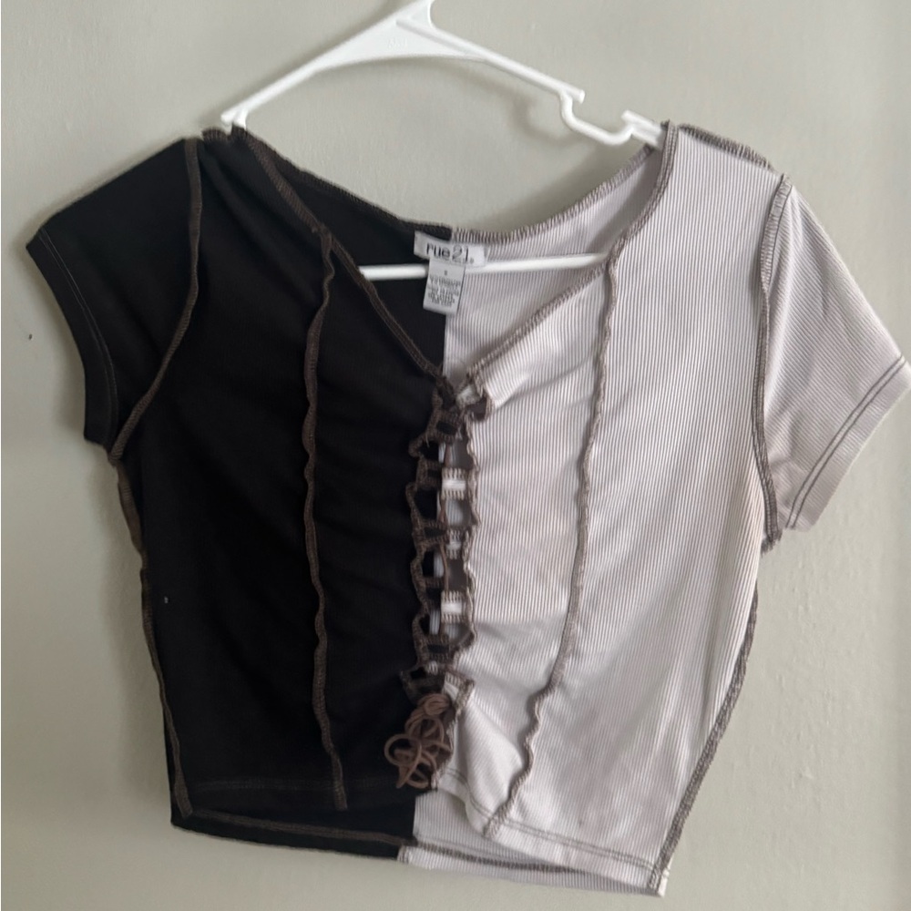 Rue21 Black and White Contrast Crop Top